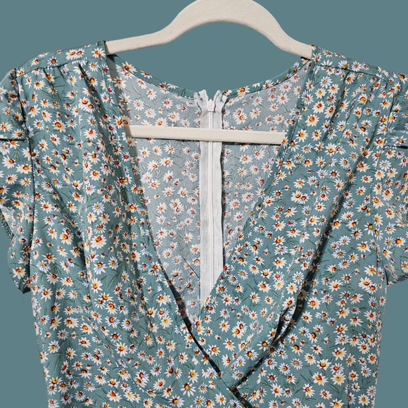 Flower romper, size small - Picture 2 of 3